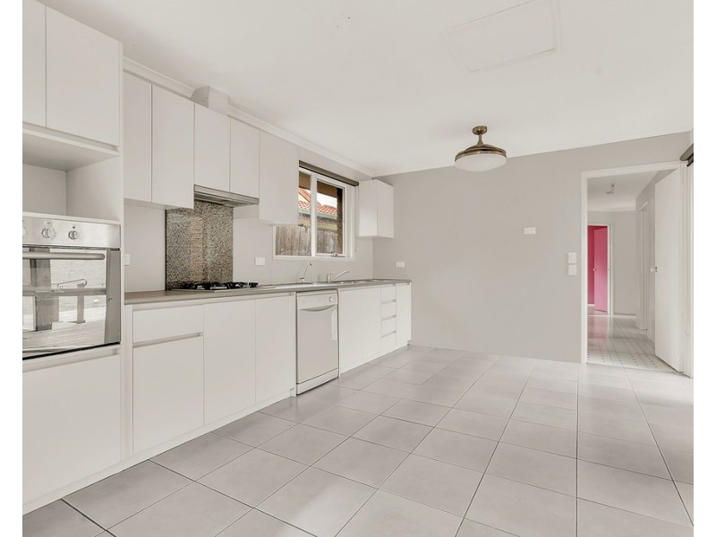 14 Pembroke Crescent, Craigieburn VIC 3064