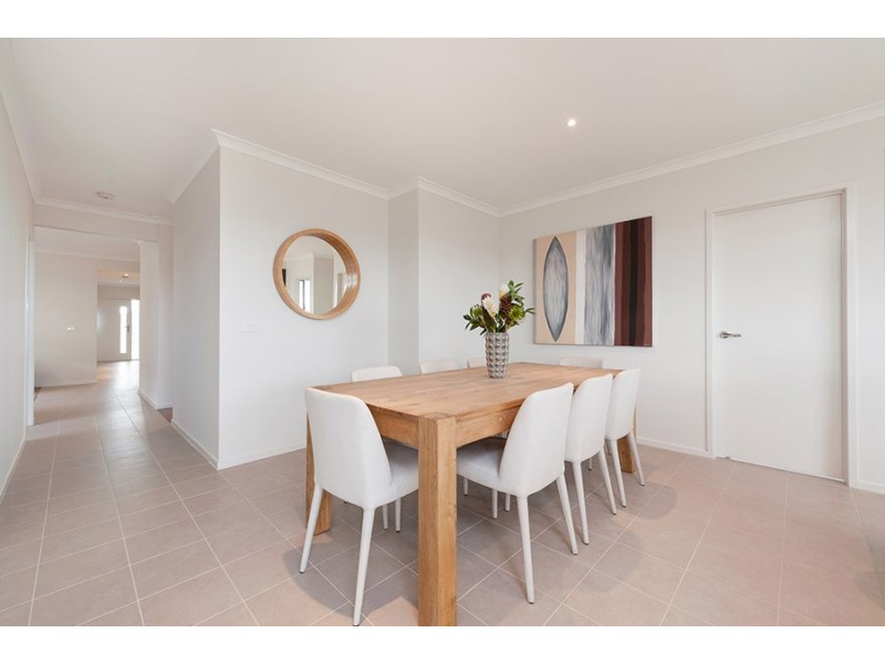 44 Scoria Circuit, Craigieburn VIC 3064