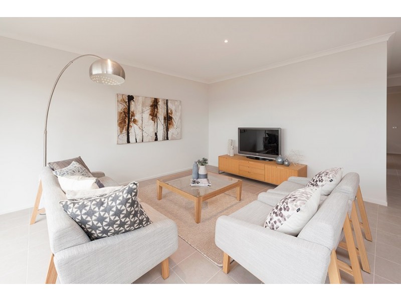 44 Scoria Circuit, Craigieburn VIC 3064