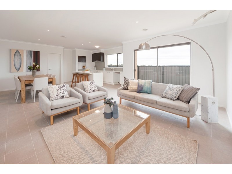 44 Scoria Circuit, Craigieburn VIC 3064