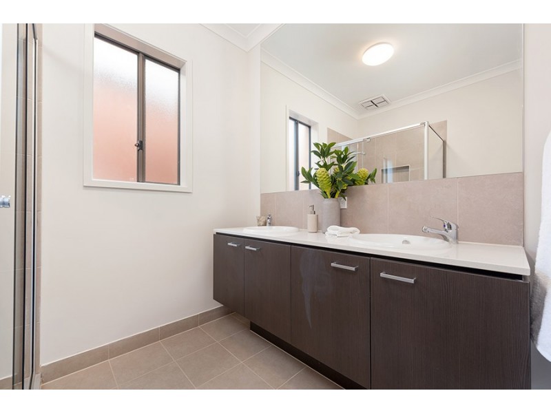 44 Scoria Circuit, Craigieburn VIC 3064