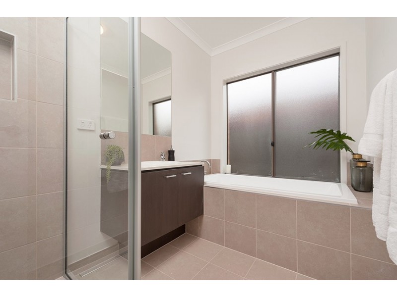 44 Scoria Circuit, Craigieburn VIC 3064