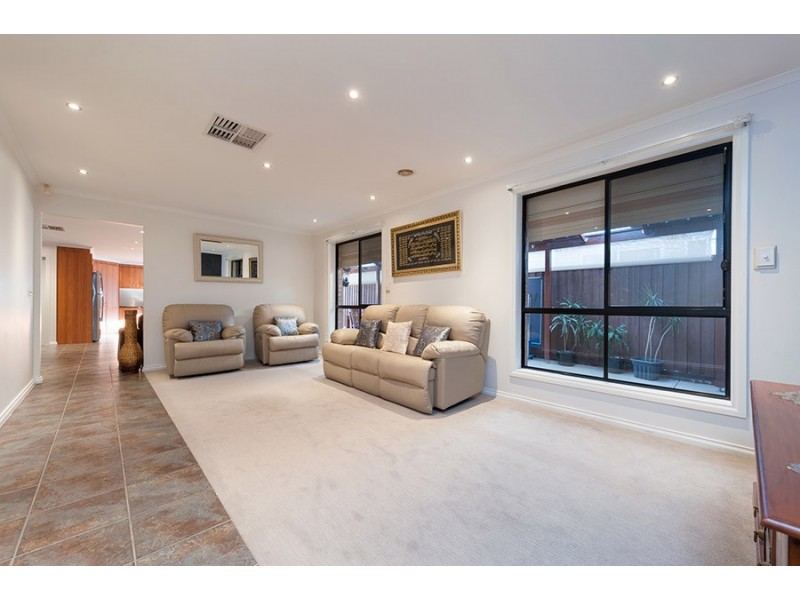 52 Statesman Avenue, Roxburgh Park VIC 3064