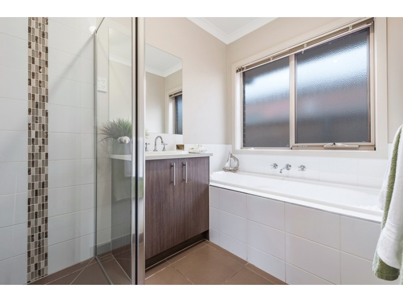 32 Atarhi Parade, Lalor VIC 3075