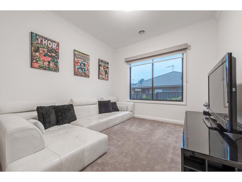 25 Falkland road, Craigieburn VIC 3064