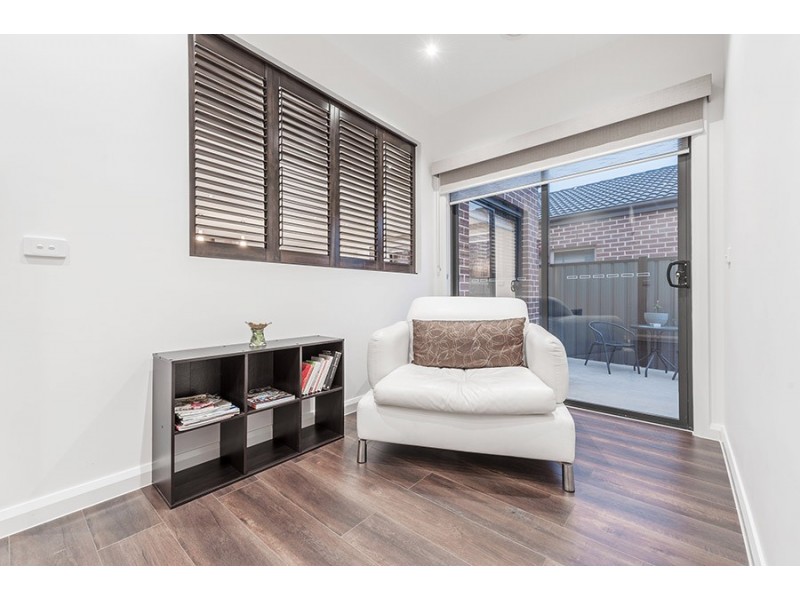 25 Falkland road, Craigieburn VIC 3064