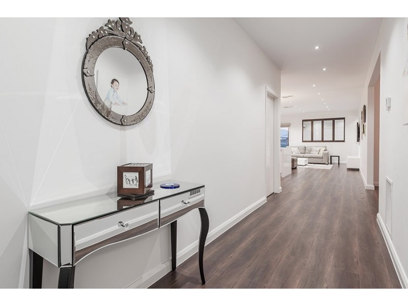 25 Falkland road, Craigieburn VIC 3064