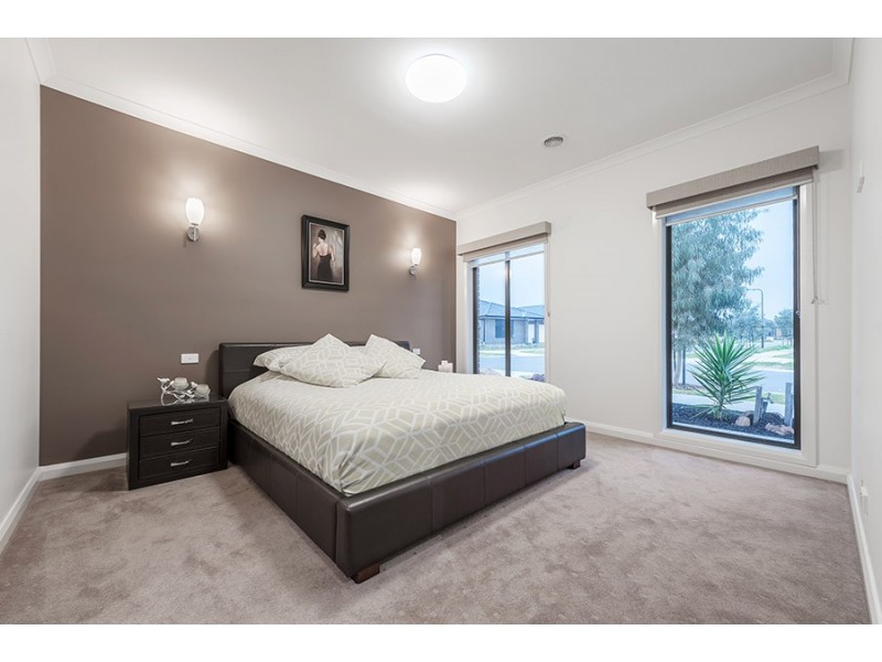 25 Falkland road, Craigieburn VIC 3064