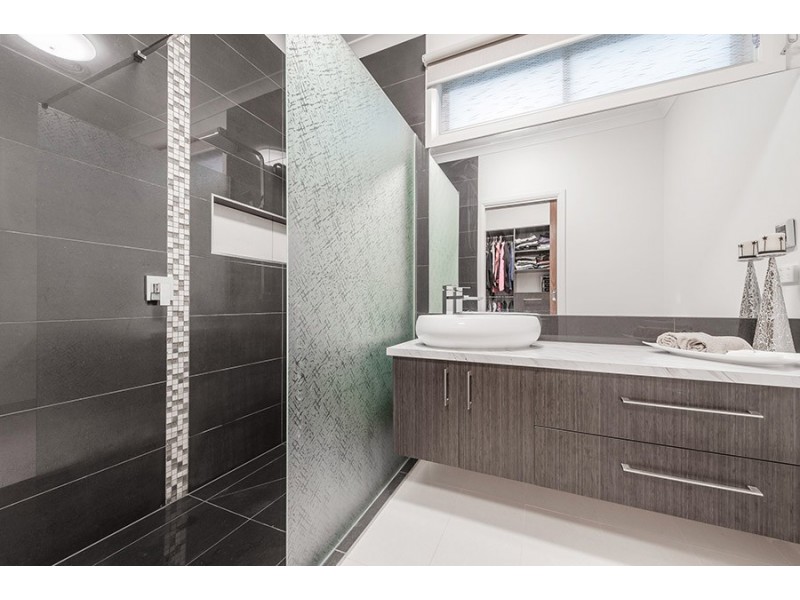 25 Falkland road, Craigieburn VIC 3064