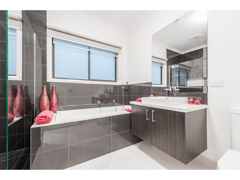 25 Falkland road, Craigieburn VIC 3064