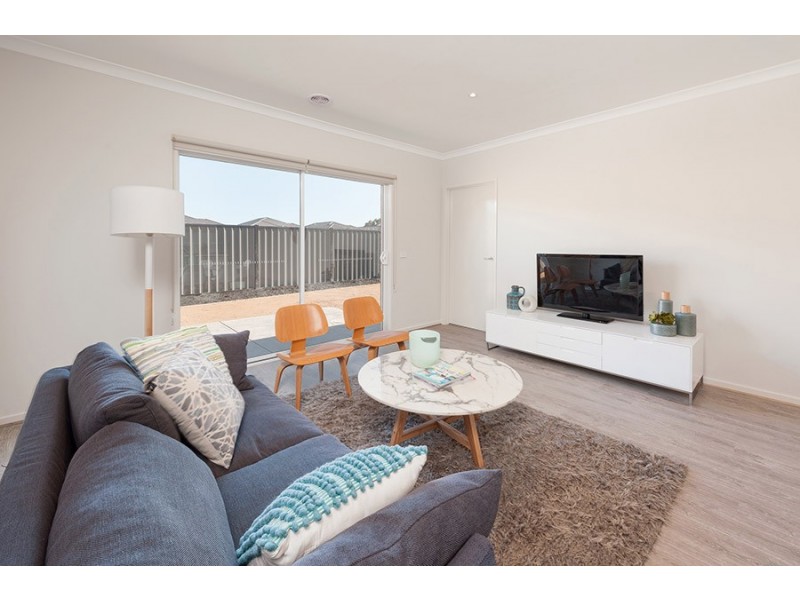 9 Bluebell Drive, Craigieburn VIC 3064