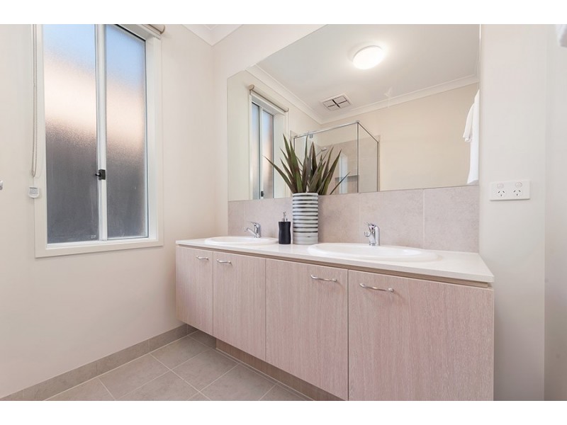 9 Bluebell Drive, Craigieburn VIC 3064