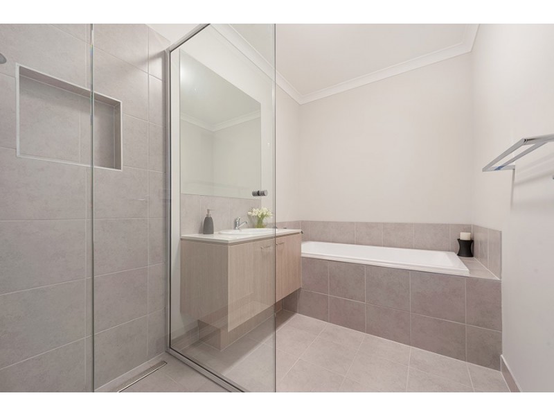 9 Bluebell Drive, Craigieburn VIC 3064