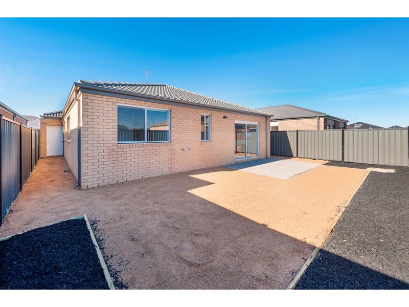9 Bluebell Drive, Craigieburn VIC 3064
