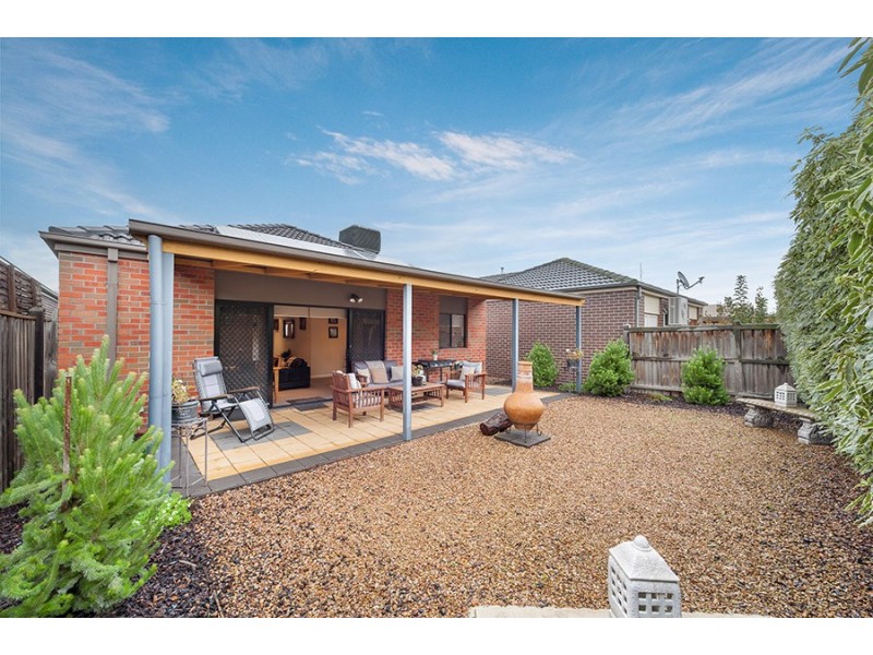33 Dalwhinnie Crescent, Craigieburn VIC 3064
