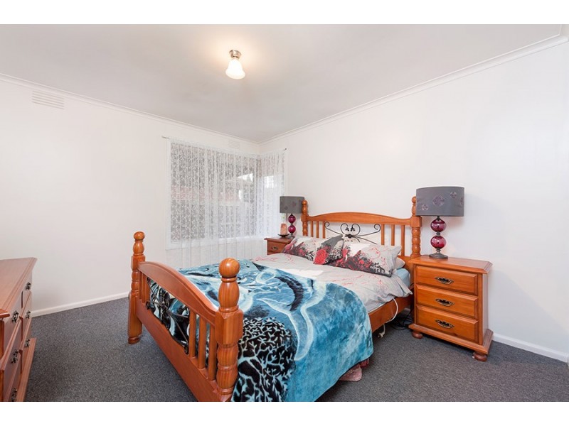 13 Chapman Avenue, Thomastown VIC 3074