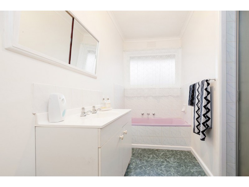13 Chapman Avenue, Thomastown VIC 3074