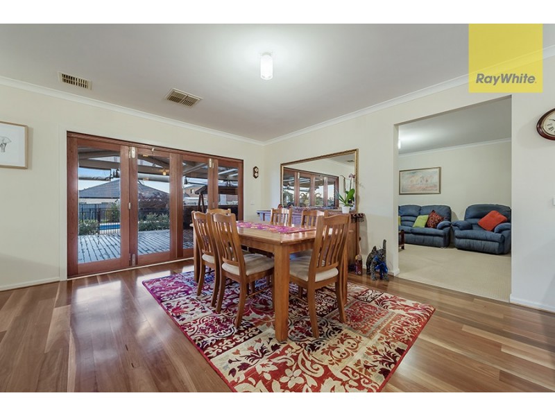 27 Tusmore Rise, Roxburgh Park VIC 3064