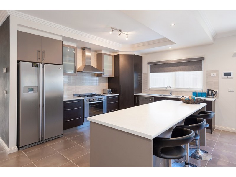 14 Centennial Park Drive, Craigieburn VIC 3064