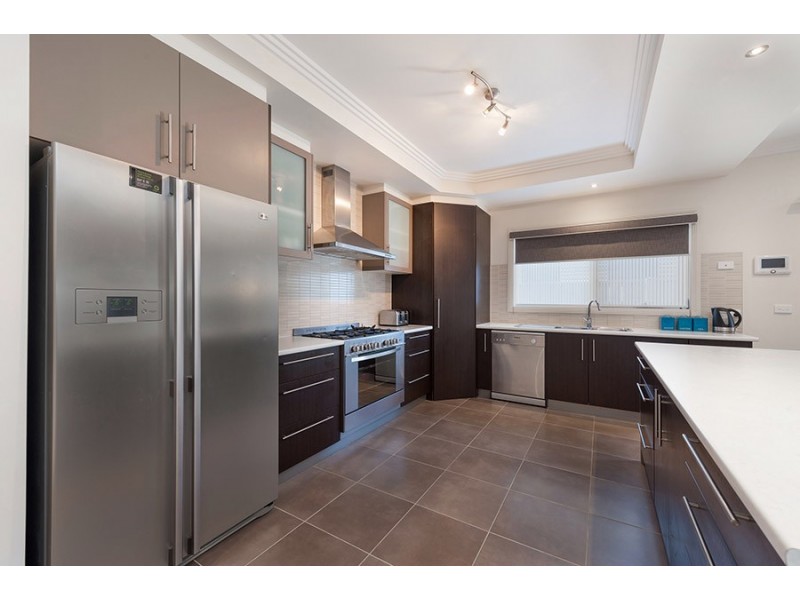 14 Centennial Park Drive, Craigieburn VIC 3064