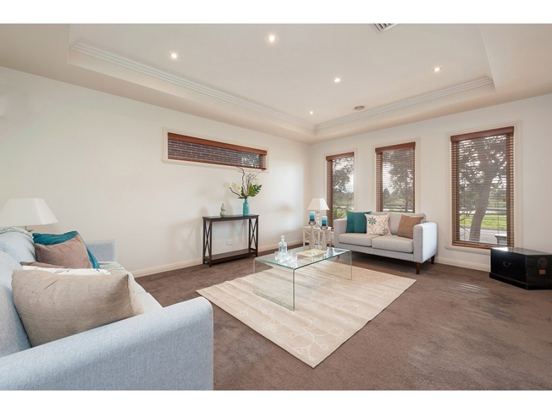 14 Centennial Park Drive, Craigieburn VIC 3064
