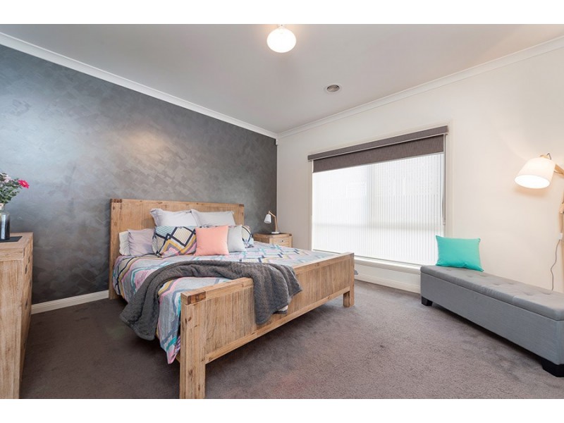 14 Centennial Park Drive, Craigieburn VIC 3064