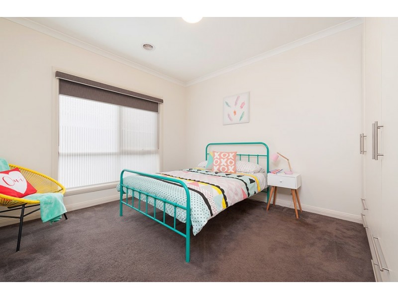 14 Centennial Park Drive, Craigieburn VIC 3064