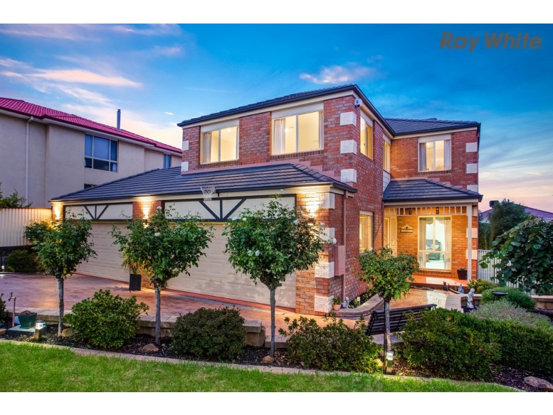 13 Thomas Street, Roxburgh Park VIC 3064