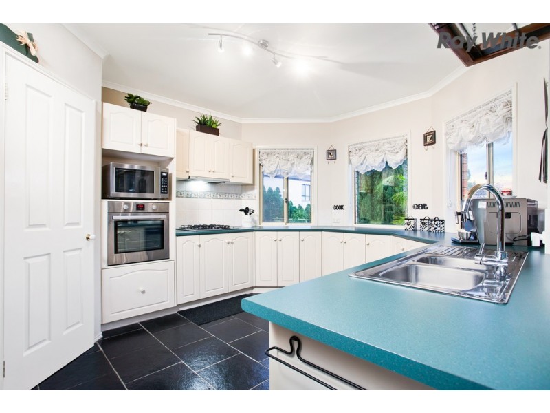 13 Thomas Street, Roxburgh Park VIC 3064