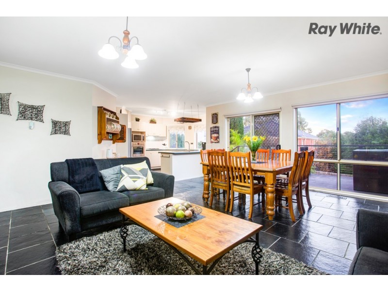 13 Thomas Street, Roxburgh Park VIC 3064