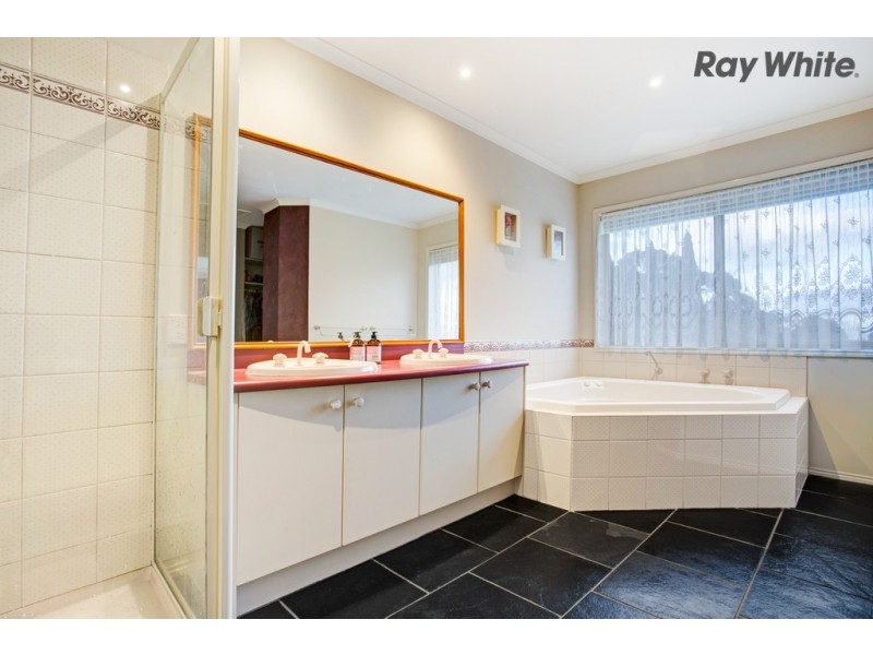 13 Thomas Street, Roxburgh Park VIC 3064