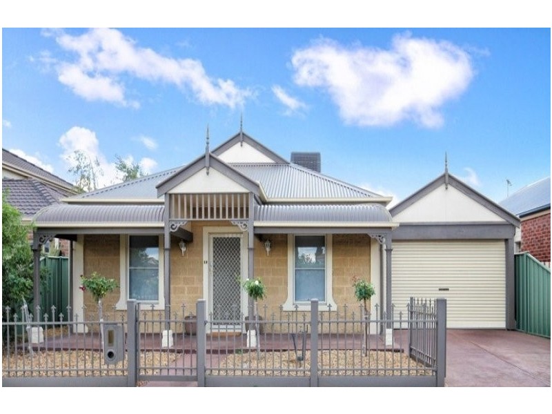 23 Swinburne Close, Craigieburn VIC 3064