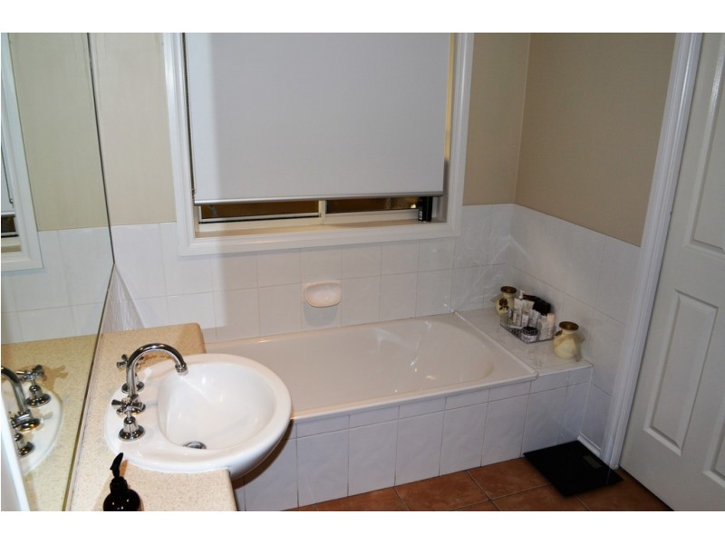 23 Swinburne Close, Craigieburn VIC 3064