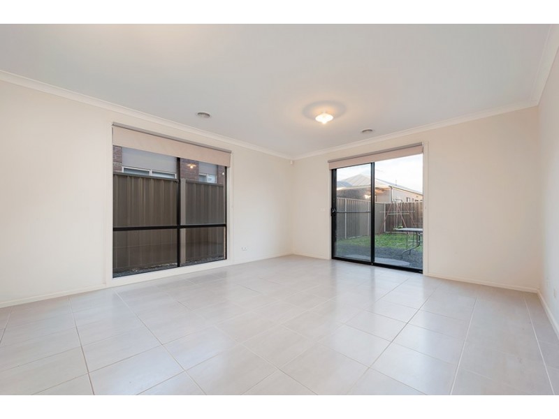 29 Clarendon Avenue, Craigieburn VIC 3064