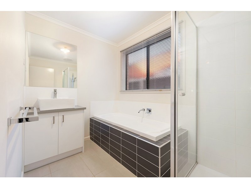 29 Clarendon Avenue, Craigieburn VIC 3064