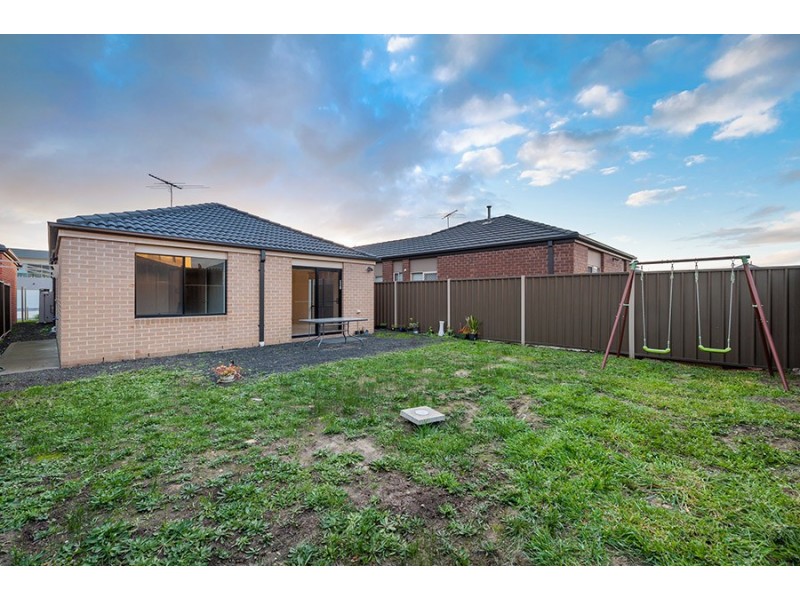 29 Clarendon Avenue, Craigieburn VIC 3064
