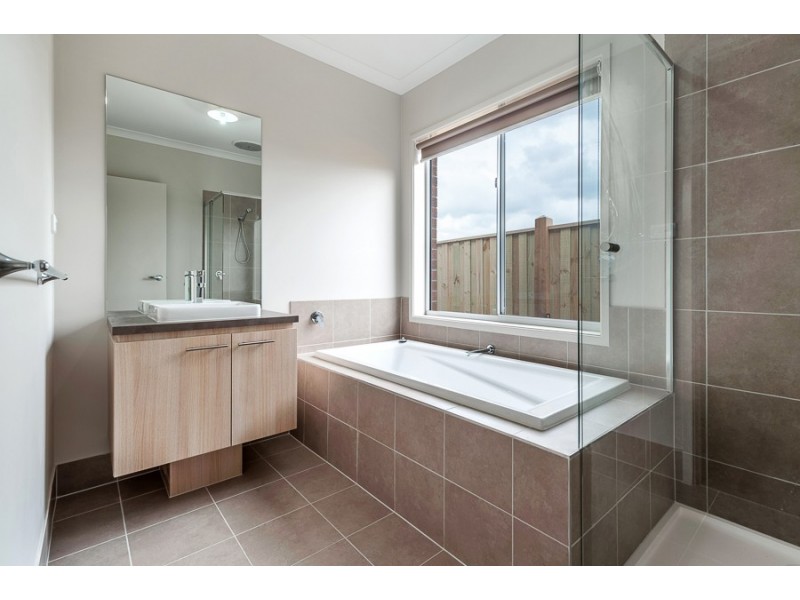 18 Solar Way, Mickleham VIC 3064