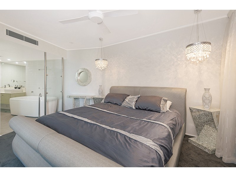 304/72-74 The Strand, North Ward QLD 4810