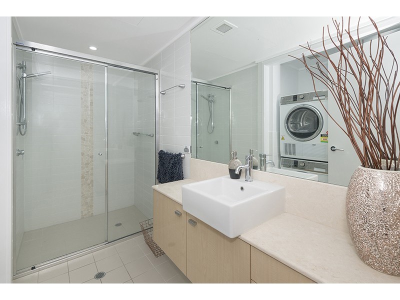 304/72-74 The Strand, North Ward QLD 4810