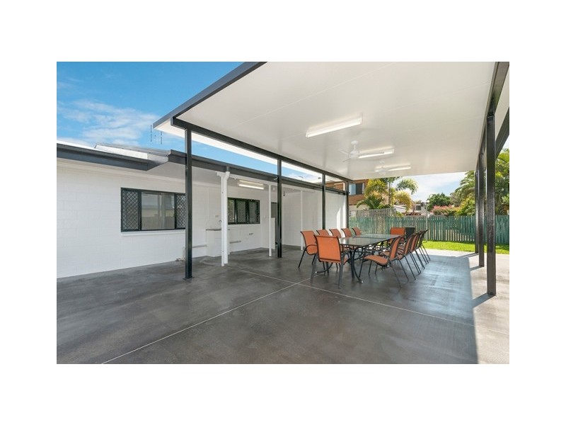 17 Seaward Crescent, Pallarenda QLD 4810