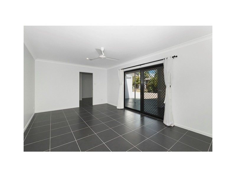 17 Seaward Crescent, Pallarenda QLD 4810