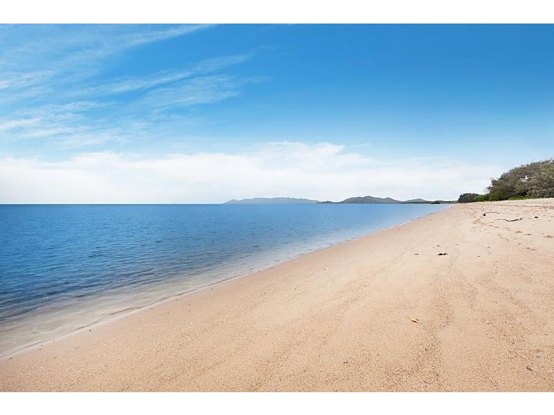 2 Manuka Court, Bushland Beach QLD 4818