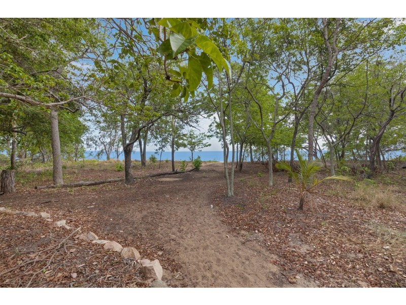 6 Anamari Court, Bushland Beach QLD 4818