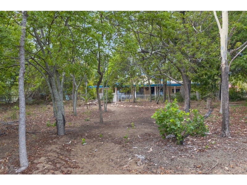6 Anamari Court, Bushland Beach QLD 4818