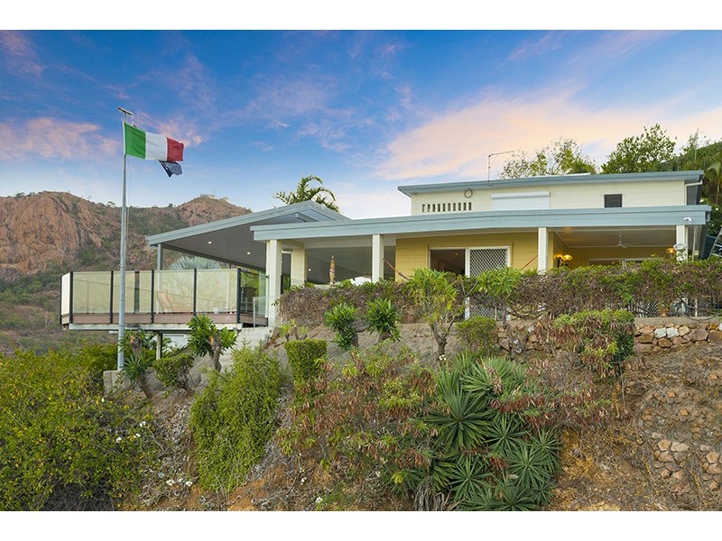 1 Balmoral Drive, Castle Hill QLD 4810