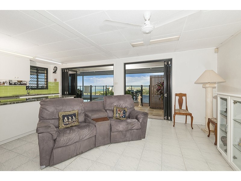 1 Balmoral Drive, Castle Hill QLD 4810