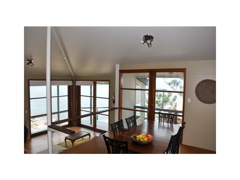 12a Boulder Court, Nelly Bay QLD 4819