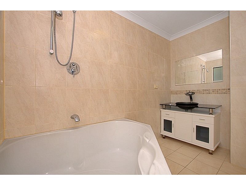 6 Golf Links Drive, Kirwan QLD 4817