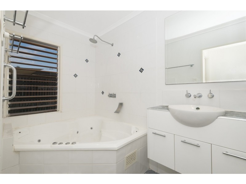 18 Werona Street, Mundingburra QLD 4812