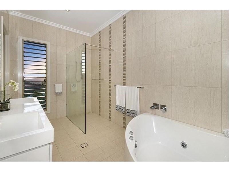 20 The Point, Castle Hill QLD 4810